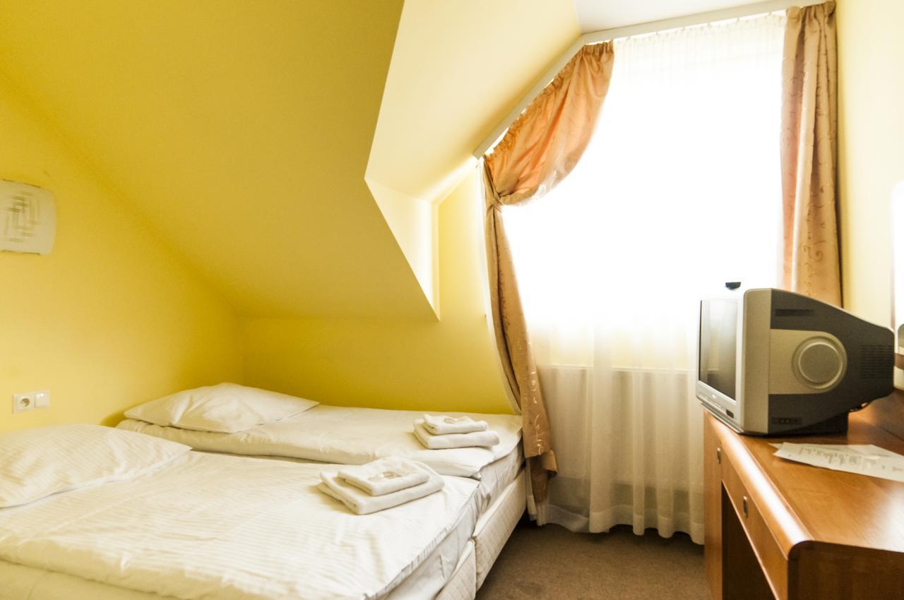 Hotel Olenka Szydlowiec Kültér fotó
